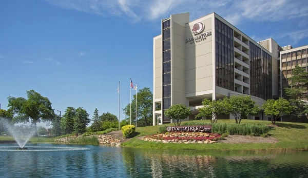 DoubleTree By Hilton Chicago - Oak Brook image 1